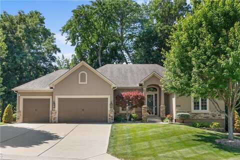 1212 SE Woodbine Drive, Blue Springs, MO 64014