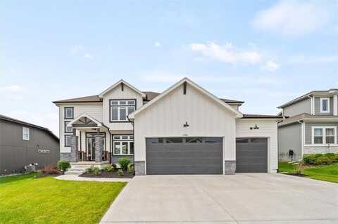 1709 SW Hightown Drive, Lees Summit, MO 64082