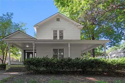 613 Chestnut Street, Leavenworth, KS 66048