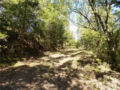 E 2000 Road, Lacygne, KS 66040
