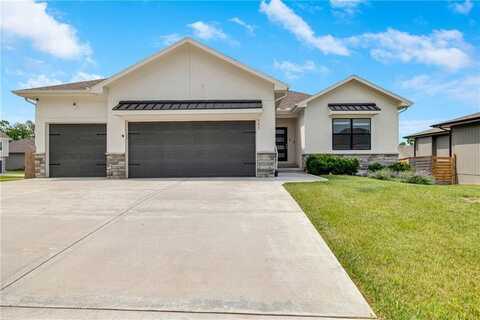 901 NW Hickorywood Drive, Grain Valley, MO 64029