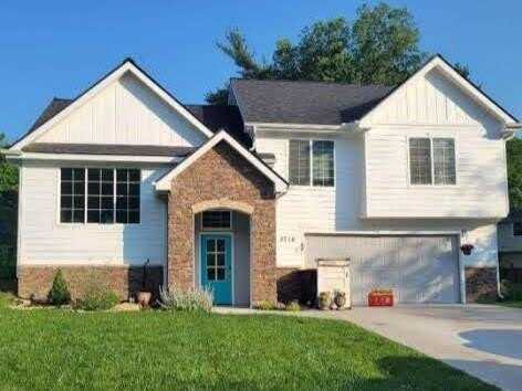 5716 NW Creekview Drive, Parkville, MO 64152