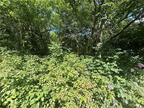 226 E Sugar Lake Drive, Mound City, KS 66056