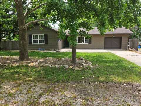 3 N 12th Street, Louisburg, KS 66053
