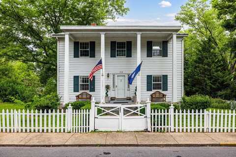 104 W COLLEGE ST, BRIDGEWATER, VA 22812