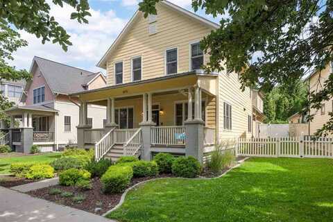 1072 Foster Rd, IowaCity, IA 52245
