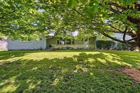 106 S Farmer St, Brighton, IA 52540