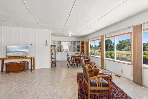 6670 Redwood Avenue, Sebastopol, CA 95472