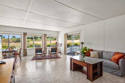 6670 Redwood Avenue, Sebastopol, CA 95472