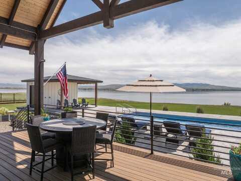 281 Lakeshore Dr, American Falls, ID 83211