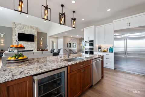 281 Lakeshore Dr, American Falls, ID 83211