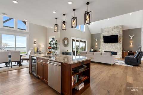 281 Lakeshore Dr, American Falls, ID 83211