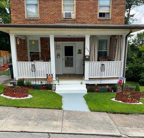 223 WOODLAWN AVE, BECKLEY, WV 25801