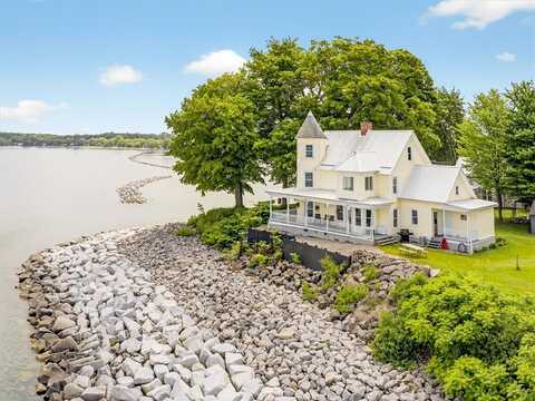 7550 Charles Point, Sodus, NY 14555