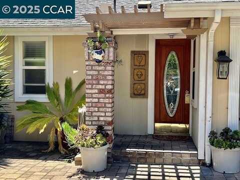 35.5 Kent Ct., Moraga, CA 94553