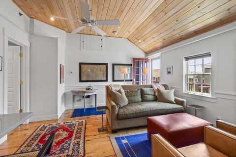 381 Commercial Street, Provincetown, MA 02657
