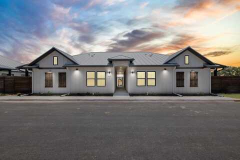 930 Eagle St, Fredericksburg, TX 78624