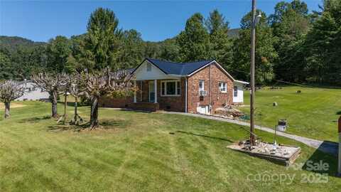 1424 Bear Creek Road, Bakersville, NC 28705