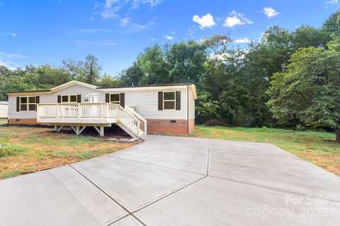 141 Lakewind Drive, Mooresville, NC 28115