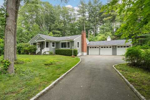 15 Hallsey Lane, Woodbridge, CT 06525