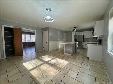 18 High Top Circle, Hamden, CT 06514