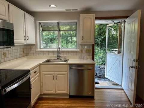 21 Hollow Tree Road, Norwalk, CT 06854