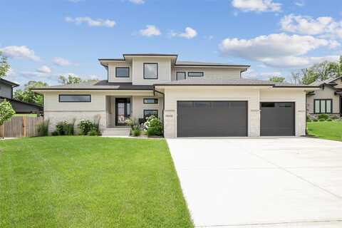 10416 Hidden Valley Drive, Johnston, IA 50131