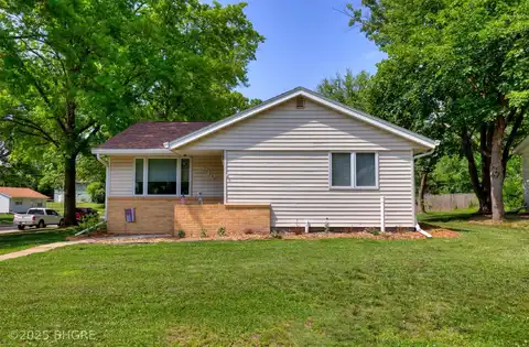 910 W Boston Avenue, Indianola, IA 50125