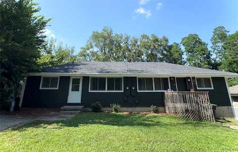 424/426 E Leach Avenue, Des Moines, IA 50315