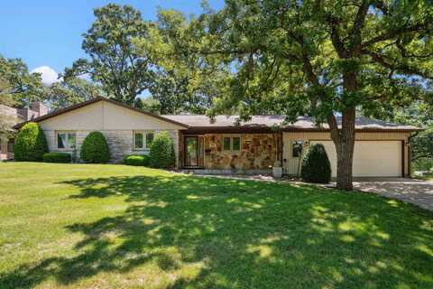 1108 2nd St SW, Dyersville, IA 52040