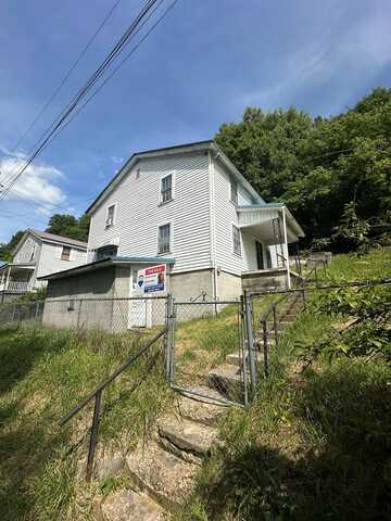 92 High St, Jenkins, KY 41537