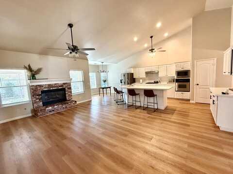 10223 Price Avenue N, Fresno, CA 93730