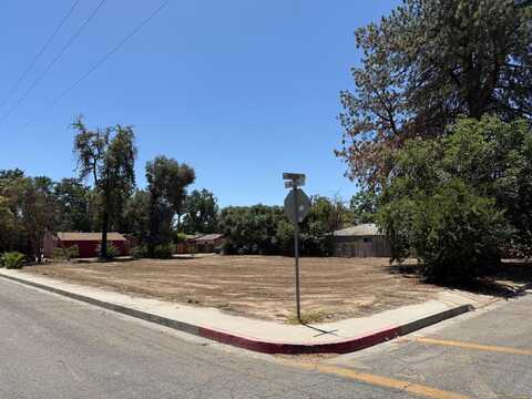 255 6th Street N, Chowchilla, CA 93610