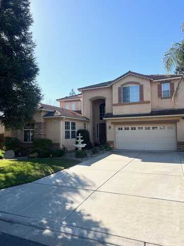 2707 Omaha Avenue E, Fresno, CA 93720
