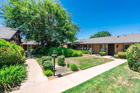 4909 7Th Street N, Fresno, CA 93726