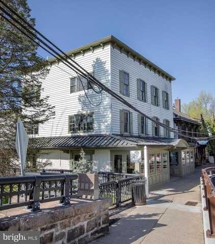 15 BRIDGE ST E, NEW HOPE, PA 18938