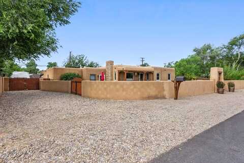 828 CHARLES Place NW, Los Ranchos, NM 87107