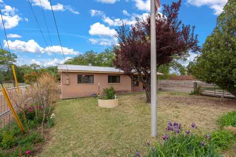 7402 GUADALUPE Trail NW, Los Ranchos, NM 87107