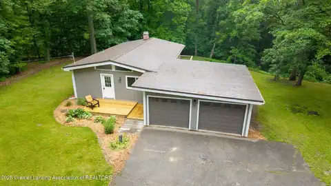 9481 S Clinton Trail, Eaton Rapids, MI 48827
