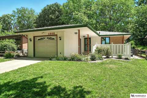 1300 Scenic Lane, Lincoln, NE 68505