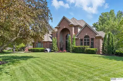 9429 Woodney Circle, Omaha, NE 68122