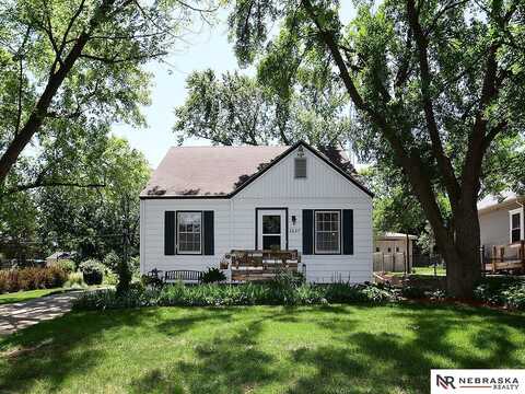 2627 B Street, Lincoln, NE 68502