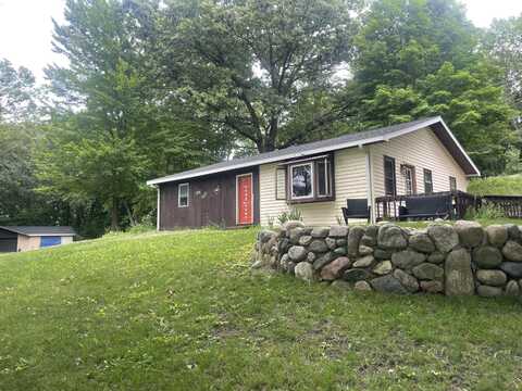 3996 Head Lake Road, Hastings, MI 49058