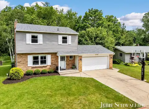 1038 N Hampton Drive NE, Grand Rapids, MI 49505
