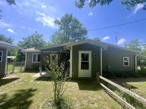 1294 E Newell Street, White Cloud, MI 49349