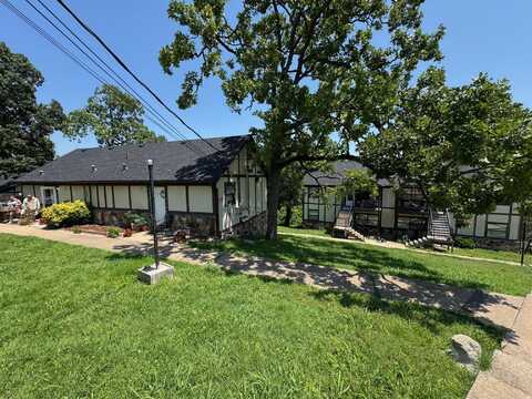 128 2nd Street, Hollister, MO 65672