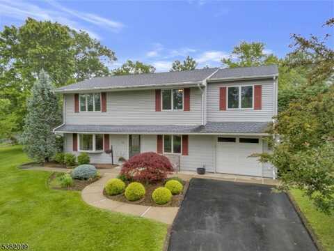 16 Russet Rd, Brunswick Gardens, NJ 08824