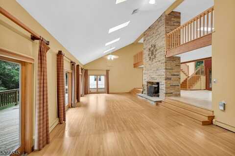 86 Underrock Rd, Sparta, NJ 07871