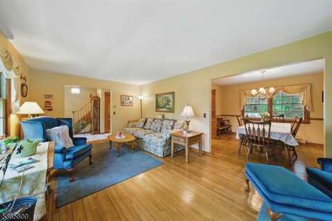 23 Glenwood Dr, Montville, NJ 07045