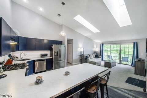 462 Poets Way, Mahwah, NJ 07430